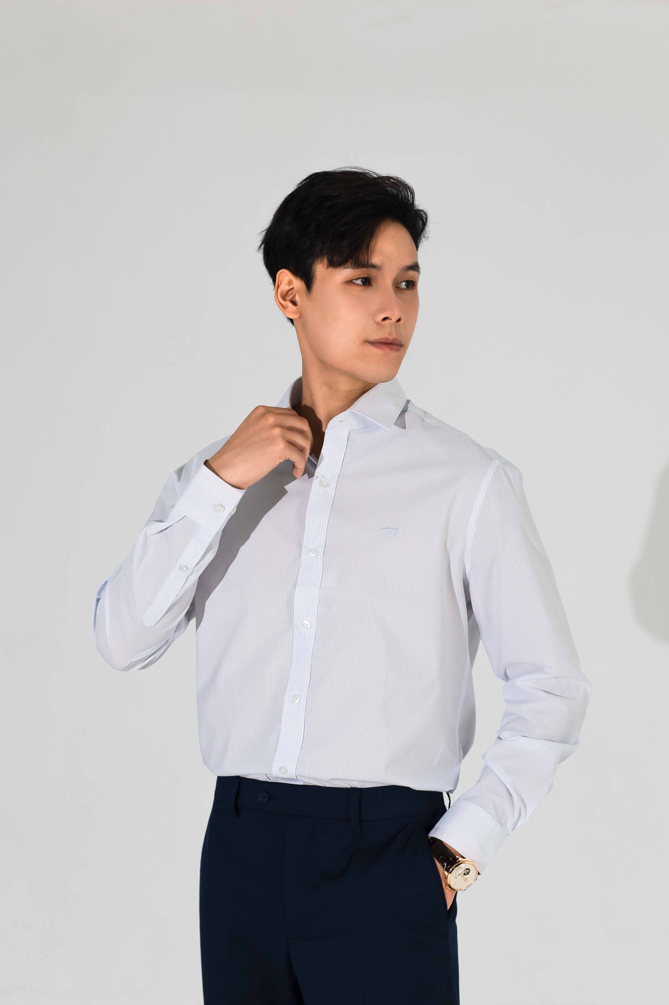 Ảnh của Áo sơ mi nam dài tay công sở Dugarco hoạ tiết kẻ sọc nhỏ  - 238SM21091